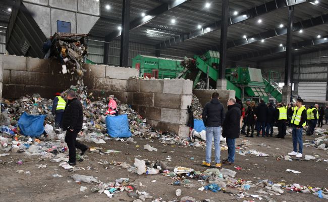 Experți în gestiunea deșeurilor din toată țara, în vizită la Centrul de Management Integrat al Deşeurilor din Albota