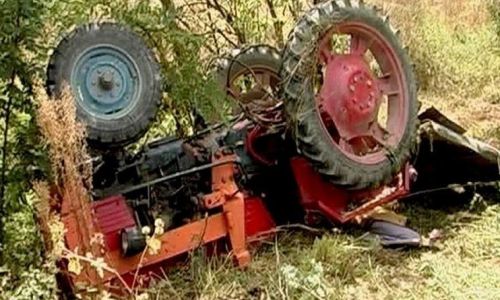 ACUM! Bărbat din Argeș prins sub un TRACTOR!