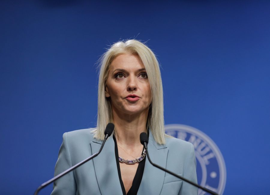 Alina Gorghiu, lupul în blană de oaie! Statul român, sursă de funcții și venituri pentru ea și famiia ei