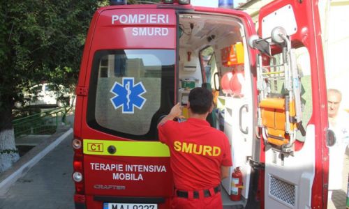 Gest ŞOCANT! Şi-a tăiat gâtul în faţa fostei soţii