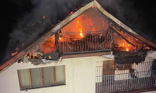 Azi-noapte, o casă a luat FOC în Argeș!