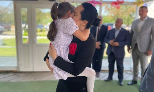 Ministrul Simona Bucura-Oprescu: "Copilăria este mâna întinsă de Dumnezeu către Pământ"
