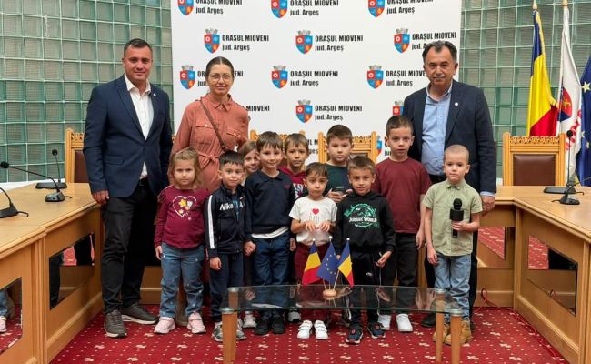 Preșcolarii de la Grădinița „Tic-Pitic” au vizitat Primăria Orașului Mioveni