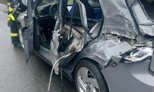 Accident în Argeş! Impact între trei maşini şi un TIR