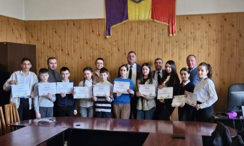 Elevi premiați de primarul comunei Bălilești
