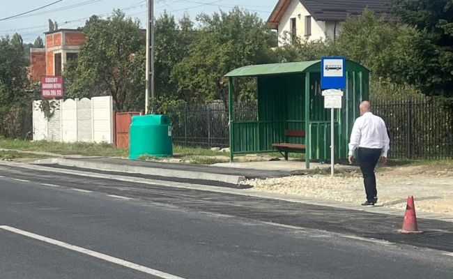 Sunt modernizate stațiile de autobuz din orașul Ștefănești