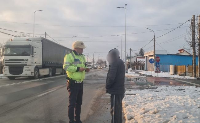 Polițiștii, amenzi pentru pietonii care au traversat neregulamentar