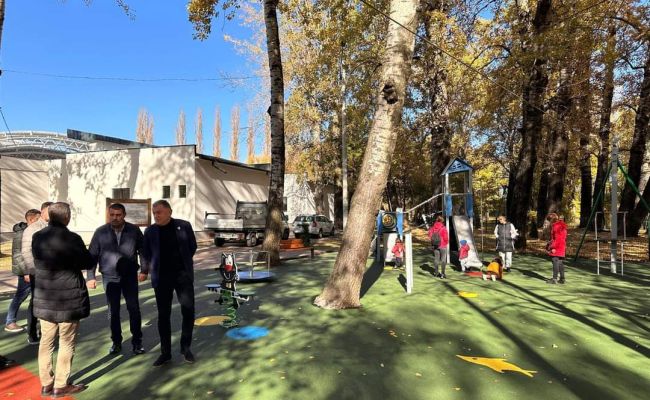 Încă un loc de joacă din Pitești a fost modernizat