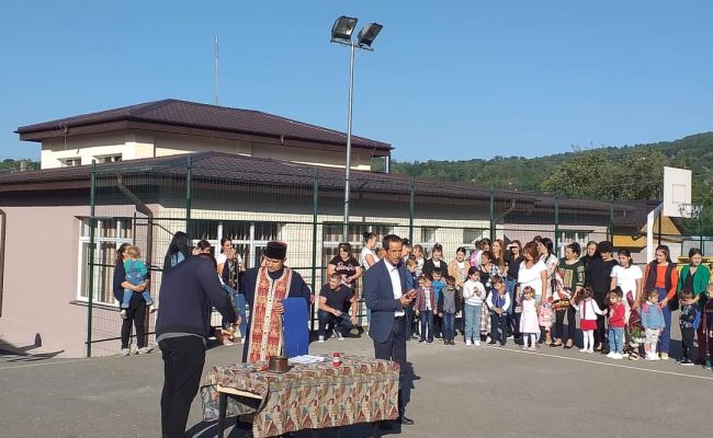 Primul clopoțel a sunat și la școlile din comuna Berevoești