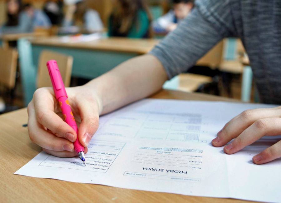 Un elev a fost BĂTUT de o profesoară la o școală din Argeș