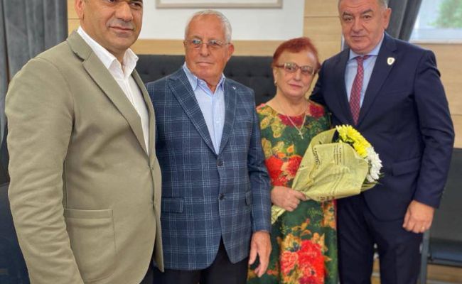 96 de cupluri din Piteşti au fost premiate de către primarul Cristian Gentea