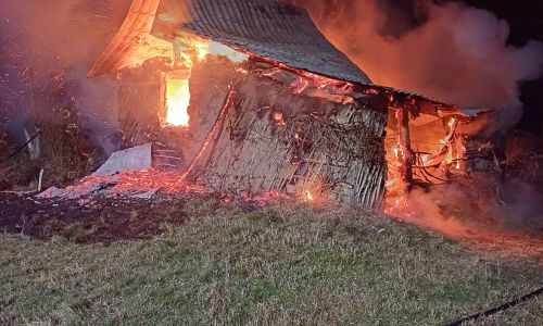 Incendiu în Argeș! Un bărbat a fost rănit