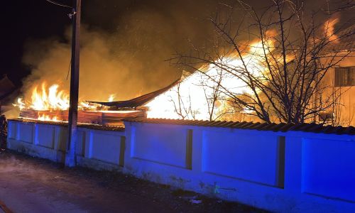 ACUM! INCENDIU URIAȘ într-o comună din Argeș!