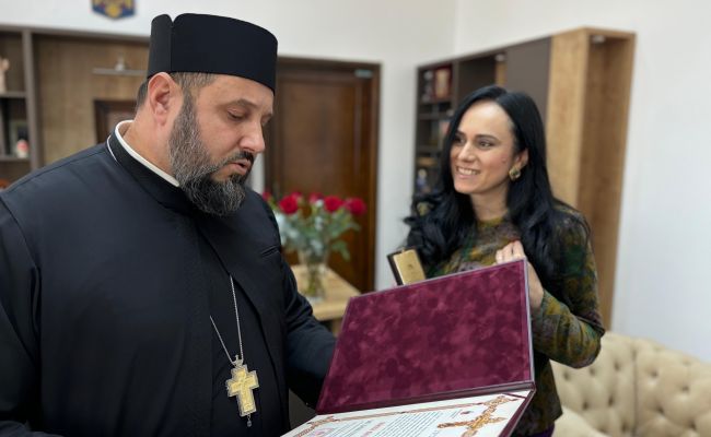 Ministrul Simona Bucura-Oprescu a primit cea mai înaltă distincție a Arhiepiscopiei Sucevei și Rădăuților - “Crucea Bucovinei”
