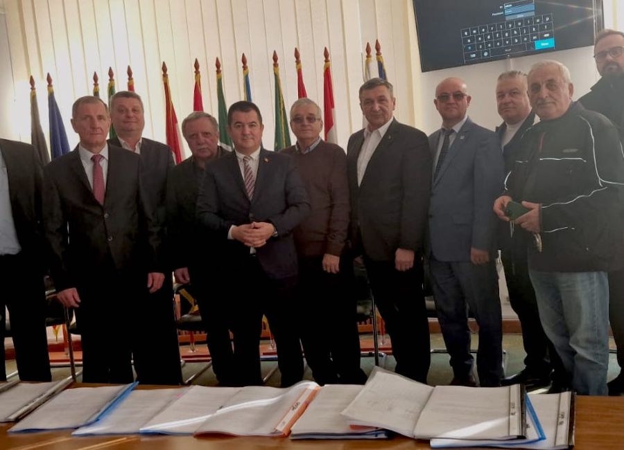 Primarii din Argeş au semnat 15 contracte finanţate prin PNRR