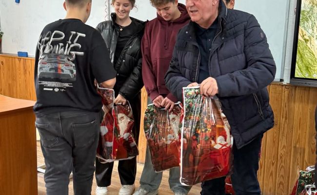 Primarul Nicolae Velcea a oferit daruri copiilor din Ștefănești!