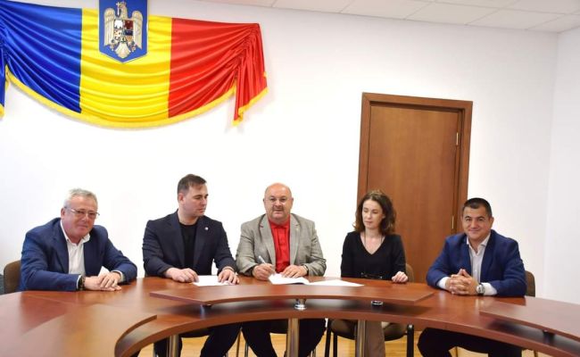 Președintele Ion Mînzînă a semnat contractul de finanțare pentru elaborarea şi/sau actualizarea planurilor urbanistice generale a 10 comune