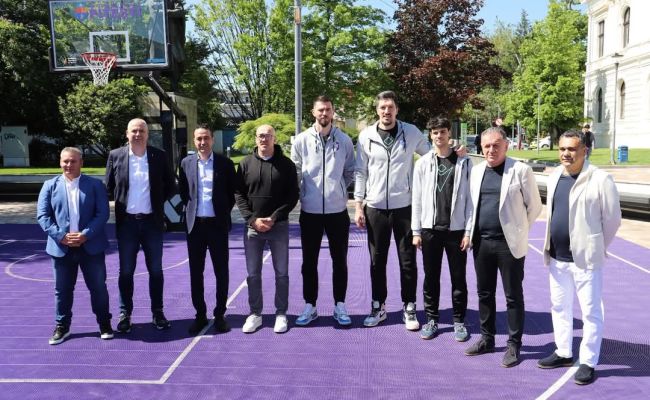Un teren de baschet a fost inaugurat în centrul municipiului Pitești!