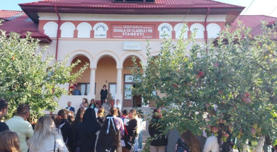 Clipe de bucurie la inceperea noului an școlar în comuna Corbi
