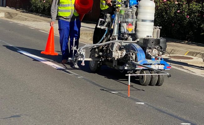 Acțiune de refacere a marcajelor rutiere în cartierul Racovița!