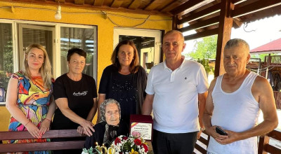 Momente speciale la Ștefănești! O bătrână a împlinit 100 de ani