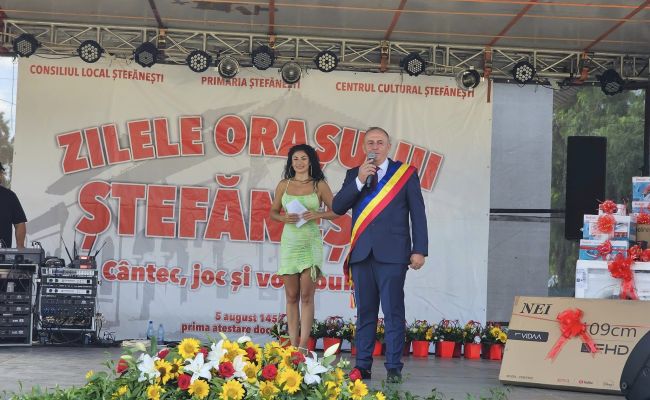 Sărbătoare de neuitat la Ştefăneşti! Primarul Velcea, promisiune pentru cetăţeni