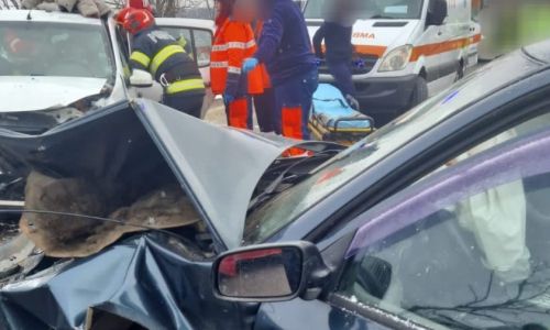 ACUM! Accident cu DOUĂ MAȘINI în Argeș!