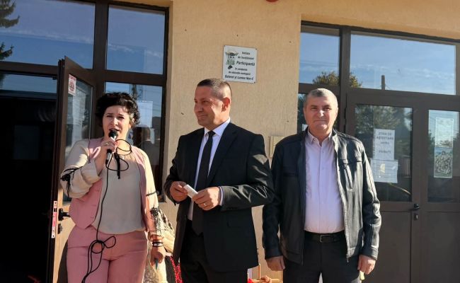Primarul Dan Stroe a fost prezent la Târgurile de Toamnă organizate de elevii din Bradu!