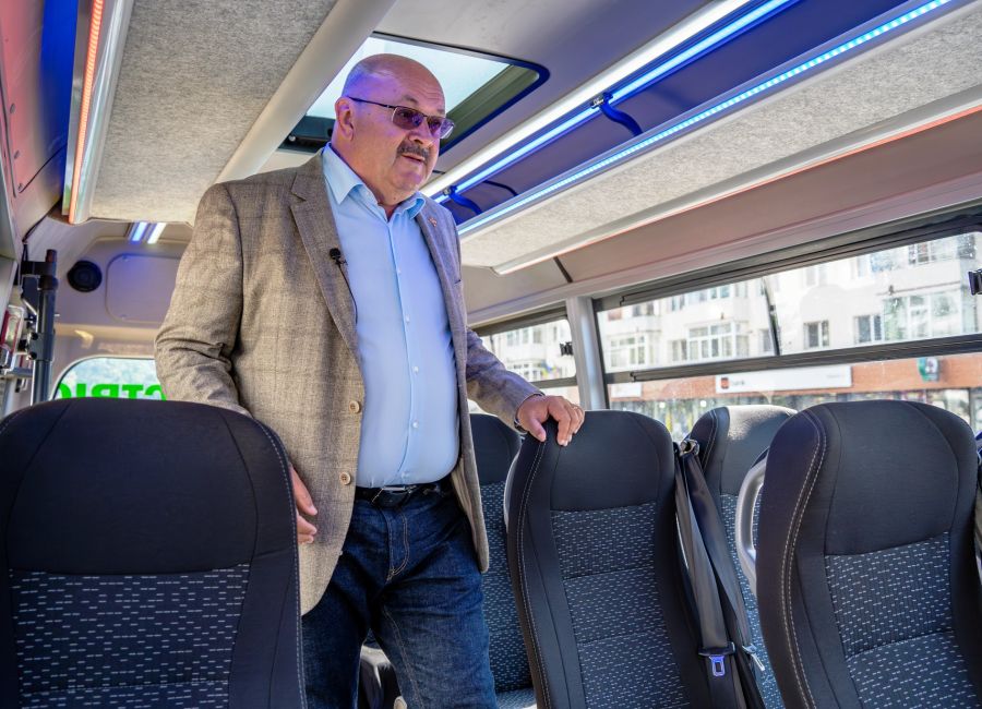 Începând din această toamnă, peste 6.000 de elevi din județul Argeș vor avea condiții moderne și sigure de transport școlar