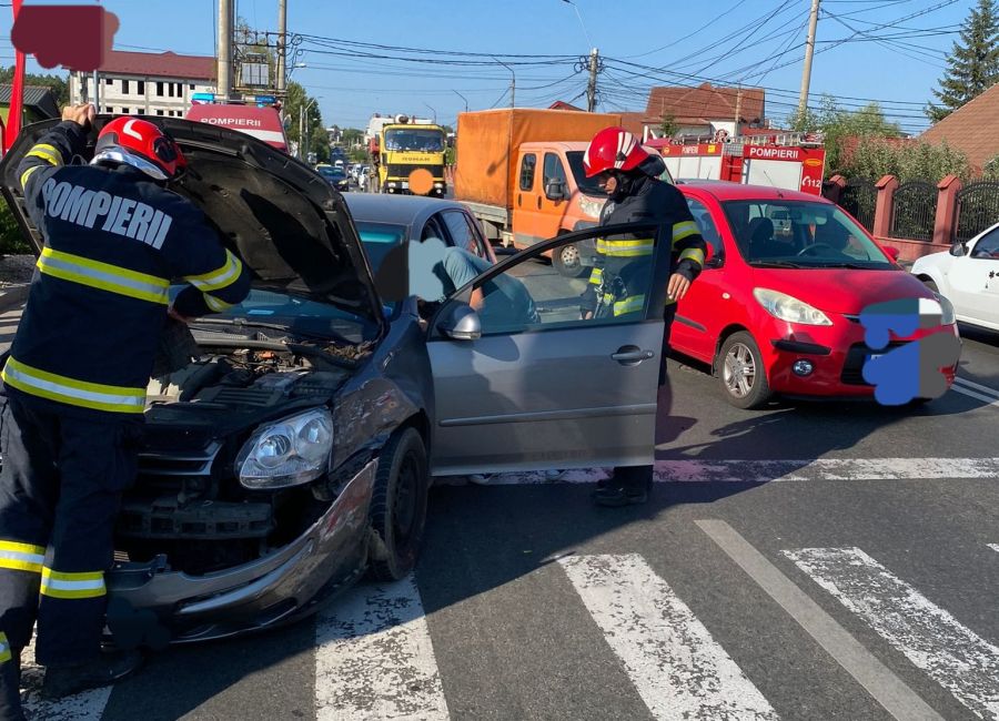 ACUM! Accident GRAV în Argeș! O mașină s-a RĂSTURNAT