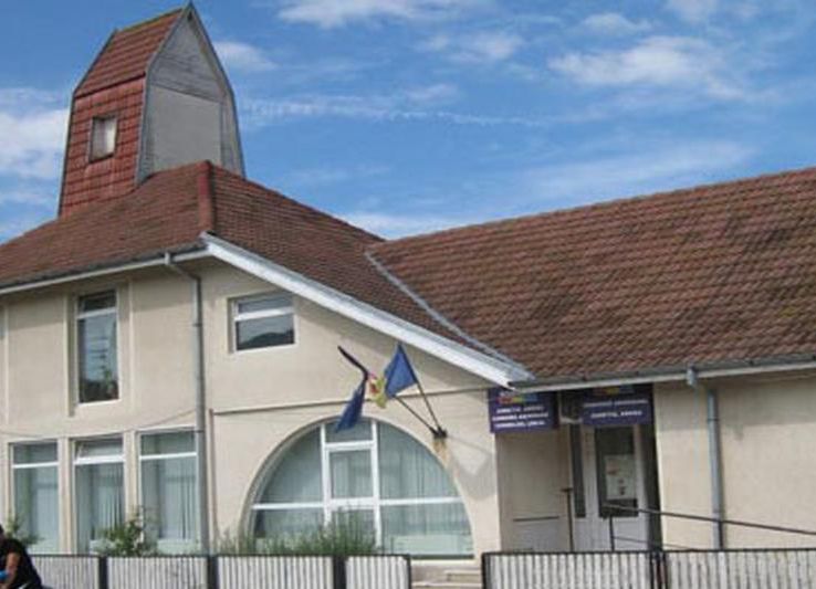 Condiţii moderne de transport pentru elevii din comuna Aninoasa