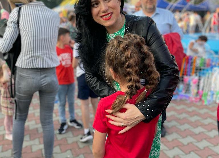 Ministrul Simona Bucura Oprescu anunţă majorarea alocaţiilor de stat pentru copii
