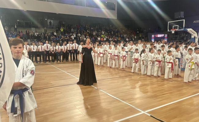 S-a INAUGURAT Sala Polvalentă Piteşti