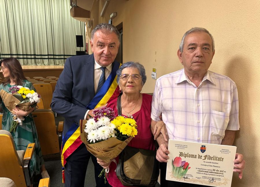 68 de povești de iubire au fost celebrate la Filarmonica Pitești
