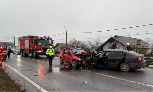 ACUM! Accident cu două mașini în Argeș
