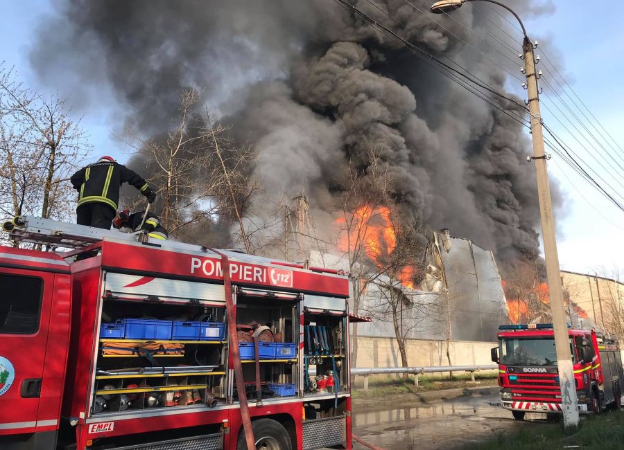 ACUM! Incendiu PUTERNIC în Argeș