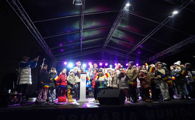Primarul Gentea a aprins iluminatul festiv, alături de minunaţii copii ai Piteştiului