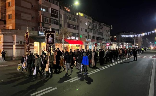 La Mioveni este păstrată tradiția colindului