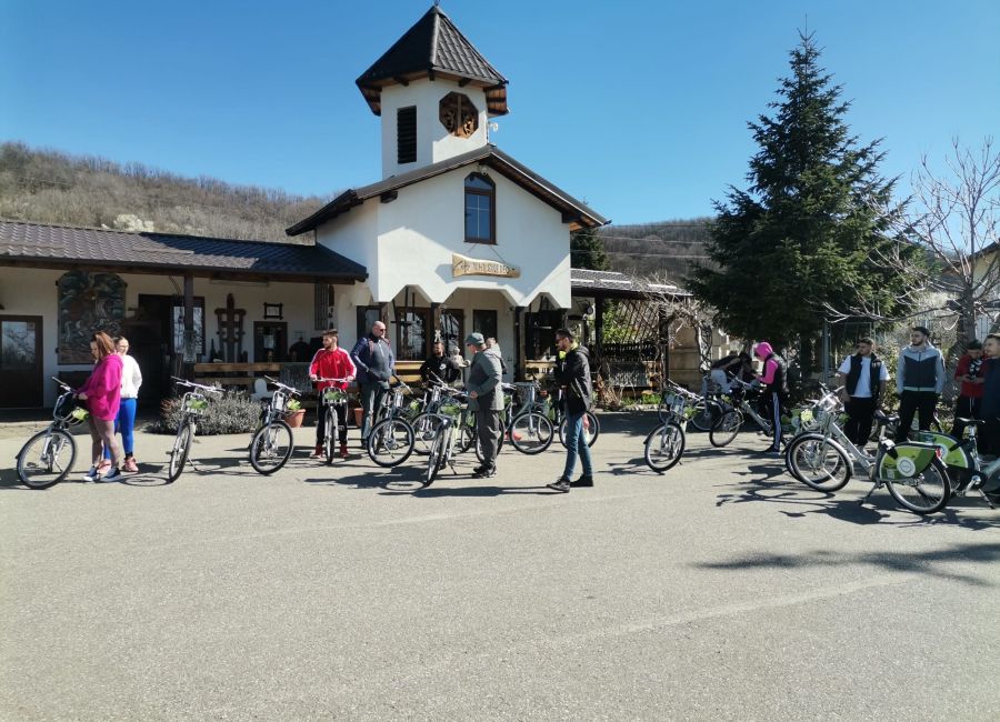 Eveniment unic la Topoloveni! Studenţii au vizitat oraşul pe biciclete