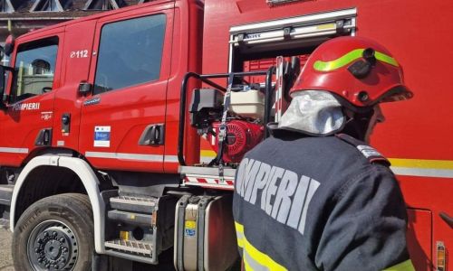 ACUM! ALERTĂ în Pitești! INCENDIU într-un BLOC