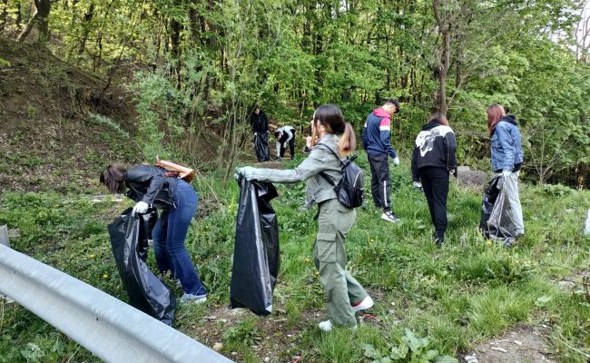 Amplă acţiune de ecologizare derulată la Mioveni