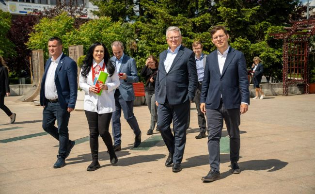 Unul dintre cei mai importanți lideri europeni, în Argeș alături de ministrul Muncii, Simona Bucura-Oprescu, și de președintele Consiliului Județean, Ion Mînzînă!