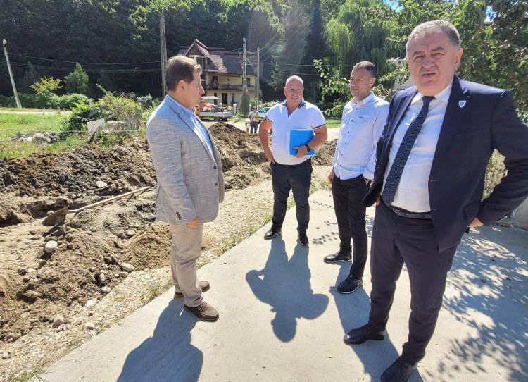 Primarul Gentea a verificat stadiul lucrărilor derulate pe strada Velişoara!