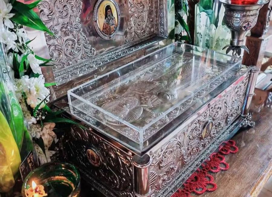 Racla cu moaștele Sfântului Nectarie va ajunge la Biserica „Sfântul Nicolae” din Racovița
