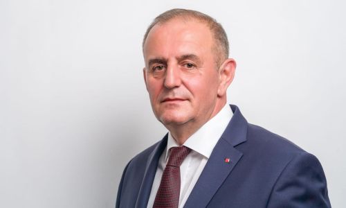 Primarul orașului Ștefănești, Nicolae Velcea, a schimbat denumirea Gării Ștefănești în Gara 'Ion C. Brătianu'!!