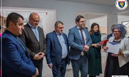 Șefa DGASPC Argeș PREMIATĂ de președintele Autorității Naționale pentru Protecția Drepturilor Persoanelor cu Dizabilități