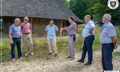 Vicepreşedintele Adrian Bughiu, vizită la Şcoala de la Buneşti