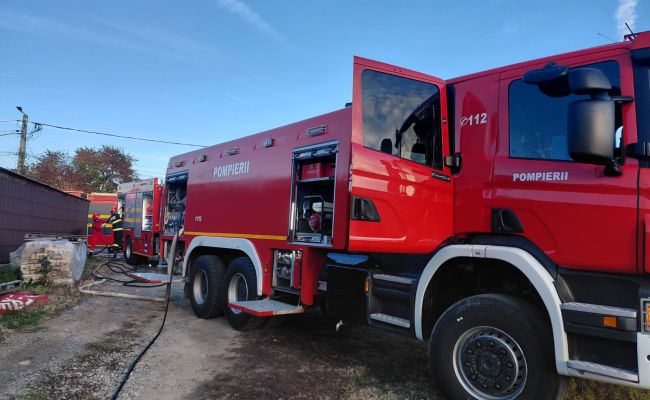 ACUM! INCENDIU la o FABRICĂ din Argeș!