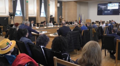 RUȘINICĂ! Liberalii grăbesc ședința de Consiliu Local de la Pitești pentru că au ȘEDINȚĂ POLITICĂ