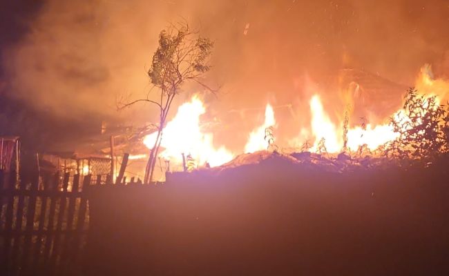 INCENDIU în Argeș! O casă s-a făcut SCRUM!